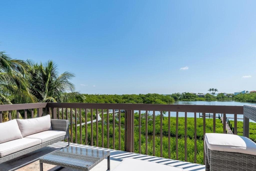 Blue Lagoon Estate Fort Myers Beach Exterior photo